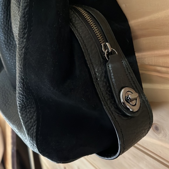 DESIGNER: Coach mixed leather Edie bag - Picture 4 of 17